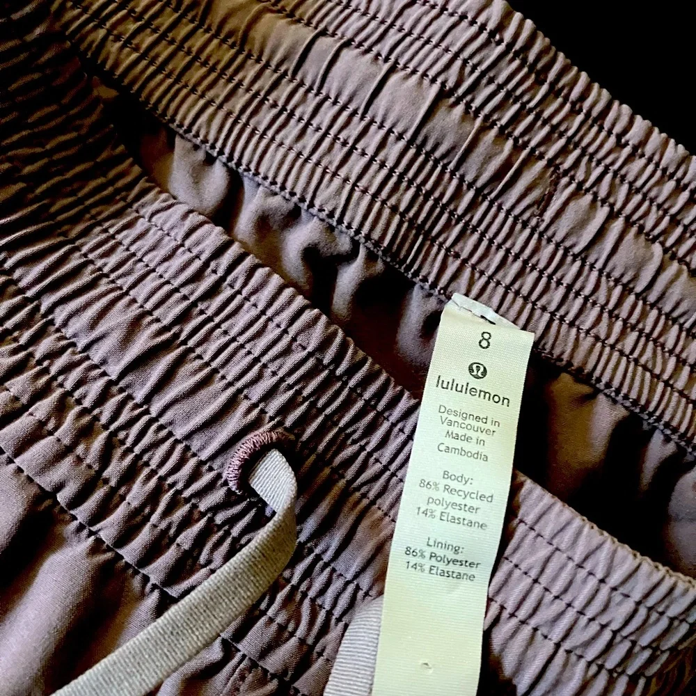 Lululemon “Spring Break Away” Cuffed Drawstring Athletic Shorts Pockets - Picture 3 of 9